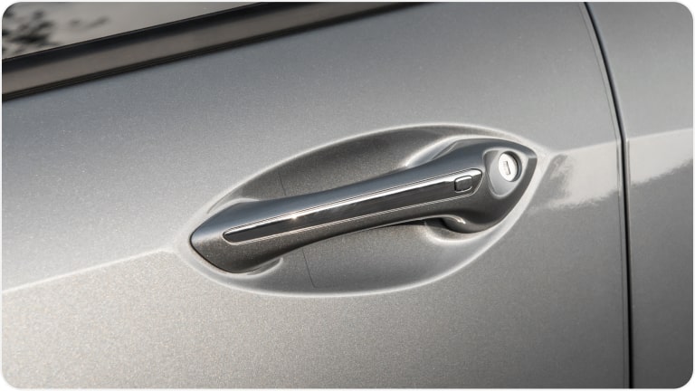 jogo de maçanetas com inserto cromado do Chevrolet Onix Plus para a respectiva página de acessórios.