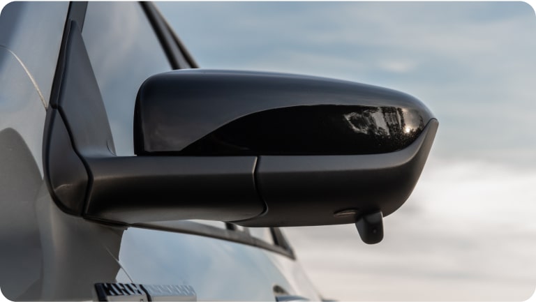 Capa de retrovisor externo do Chevrolet Onix Plus para a respectiva página de acessórios.
