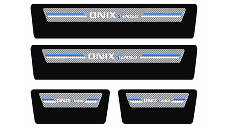 Soleira de porta resinada Onix Turbo da linha de acessórios originais para o Chevrolet Onix Plus.