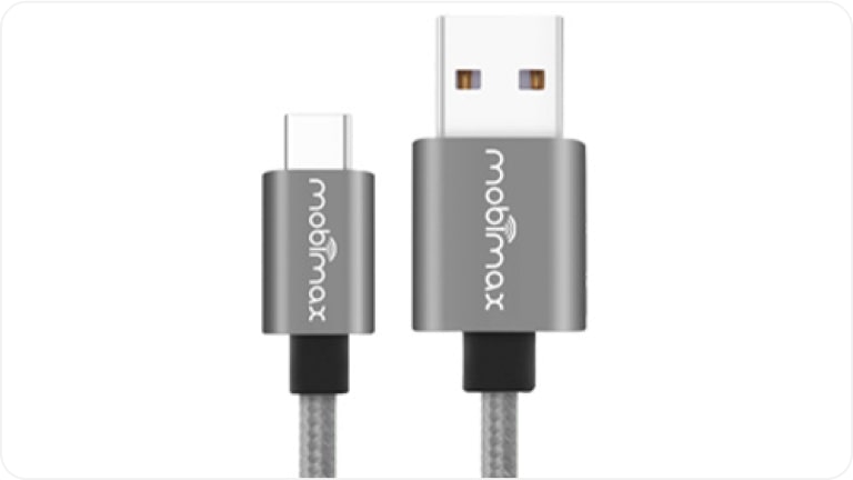 Cabotipo C cinza da linha de acessórios originais Chevrolet para o Chevrolet Onix Plus. 