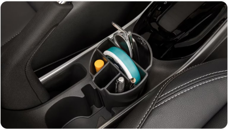 Organizador interno de porta-copos da linha de acessórios originais Chevrolet para o Chevrolet Onix Plus. 