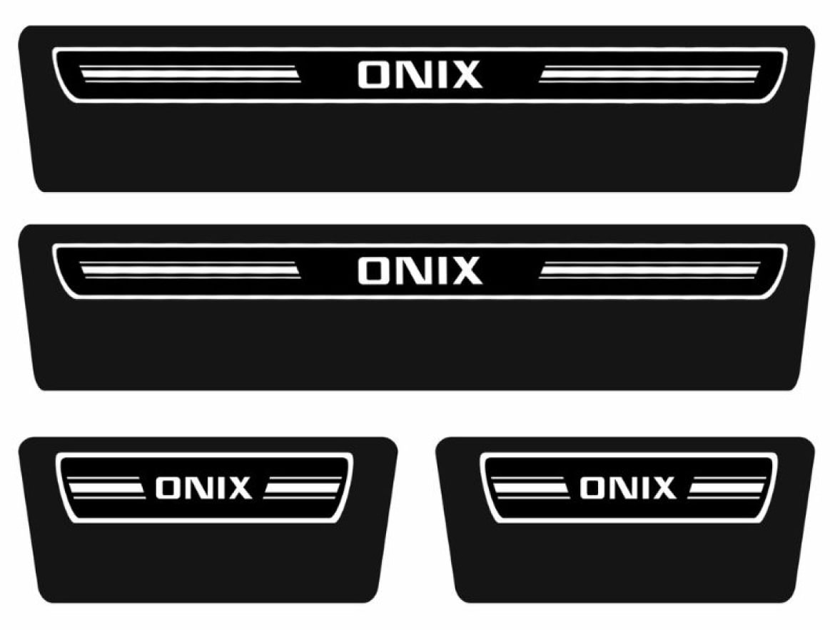 Adesivos de um Chevrolet Onix Plus para ilustrar a página de acessórios originais Chevrolet desenvolvida para o respectivo modelo.