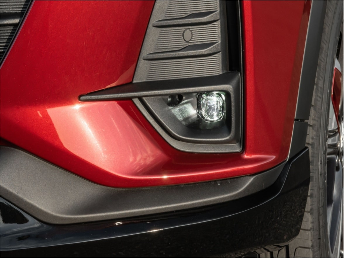 Detalhe  das luzes de condução duírna de Chevrolet Onix Plus para ilustrar a página de acessórios originais Chevrolet desenvolvida para o respectivo modelo.