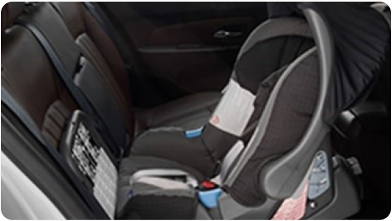 Cadeira infantil Britax da linha de acessórios originais Chevrolet para o Chevrolet Onix Plus.