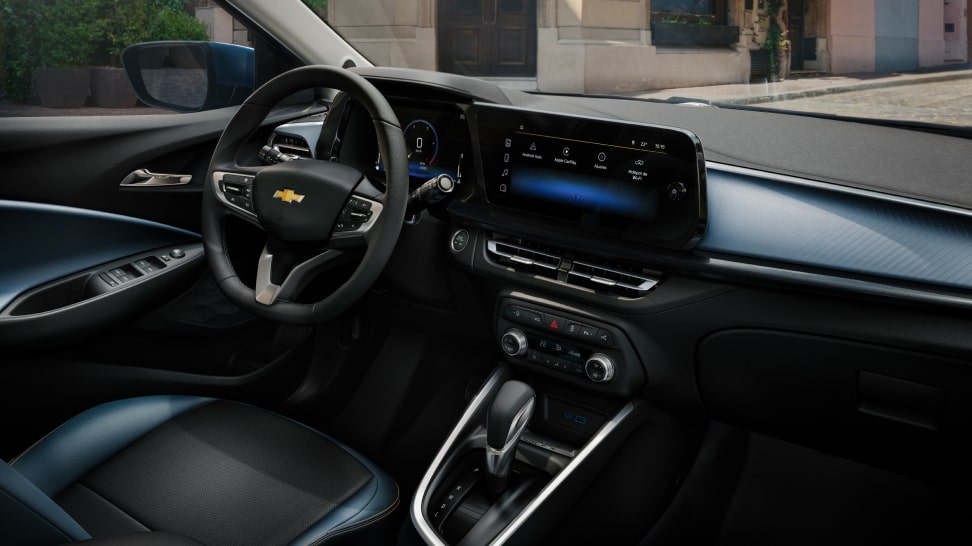 Volante multifuncional e painel digital do Chevrolet Onix.