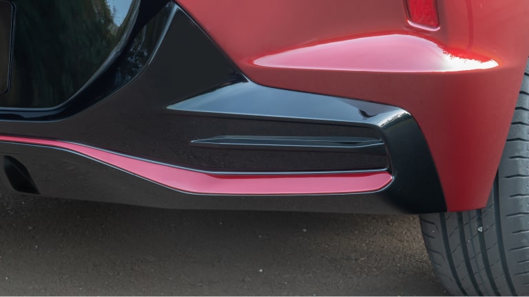 Aplique do extensor de para-choque traseiro do Chevrolet Onix HB para a respectiva página de acessórios.