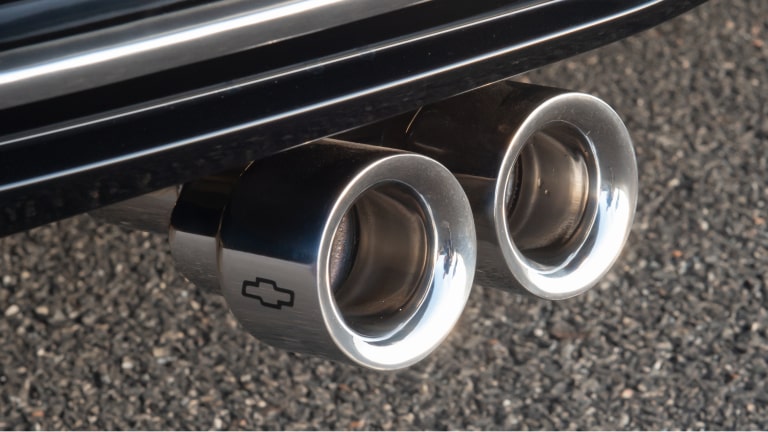 Bocal duplo de escapamento  da linha de acessórios originais para o Chevrolet Onix HB.