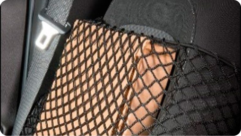 Rede de conveniência para banco da linha de acessórios originais Chevrolet para o Chevrolet Onix HB. 