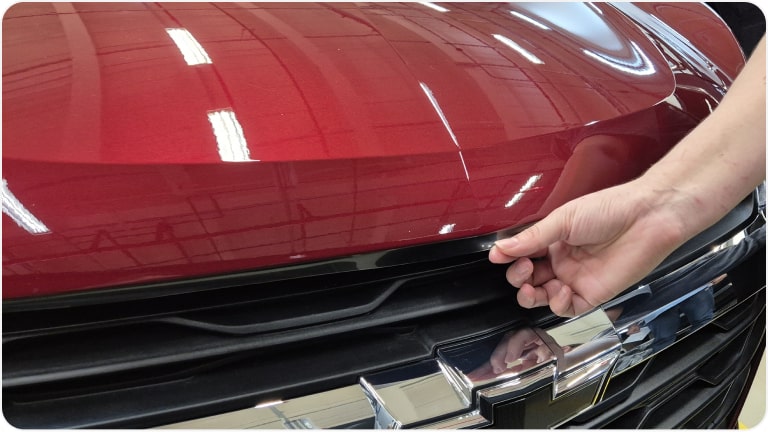 Película protetora para capô da linha de acessórios originais Chevrolet para o Onix HB.