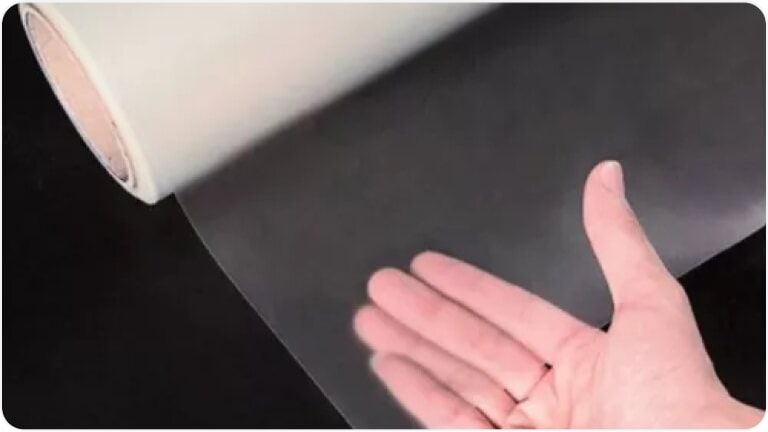 Película protetora transparente fosca da linha de acessórios originais Chevrolet para o Onix HB.