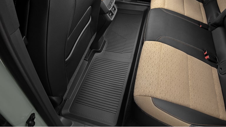 Tapete de PVC tipo bandeja com logo Chevrolet.