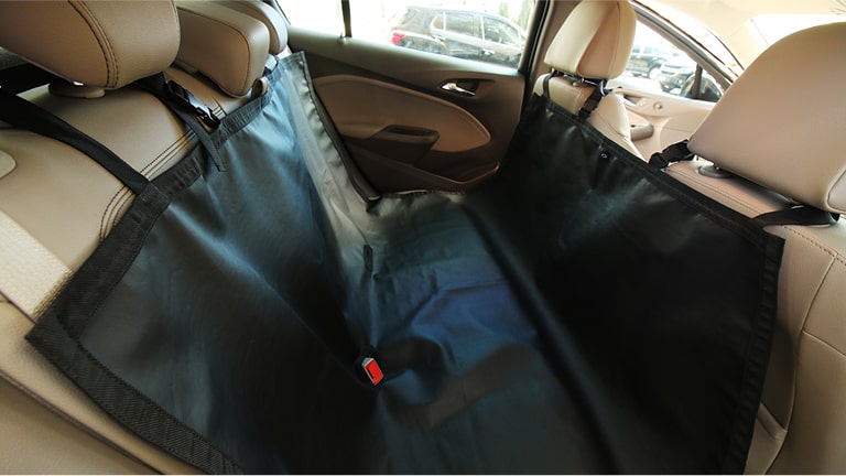 Capa de banco e porta-malas preto para pet do Equinox.