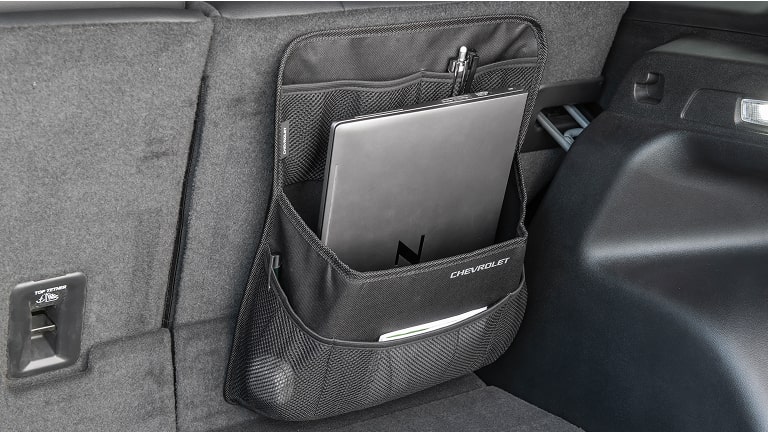 Organizador universal de porta-malas com instalação atrás do banco traseiro do Equinox.