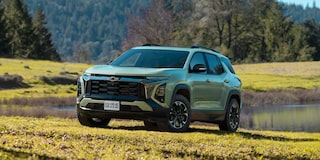 Equinox Turbo Chevrolet em meio à area verde.