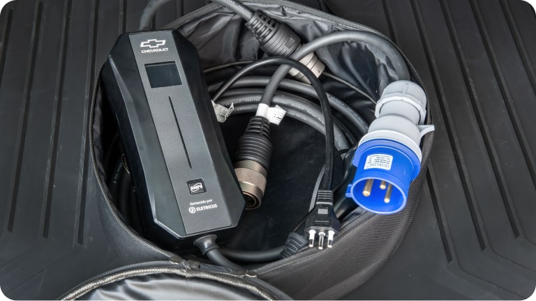 Carregador portátil Dual Charger Chevrolet Tipo 2 (até 7kW) da linha de acessórios originais Chevrolet para o novo Spark EUV