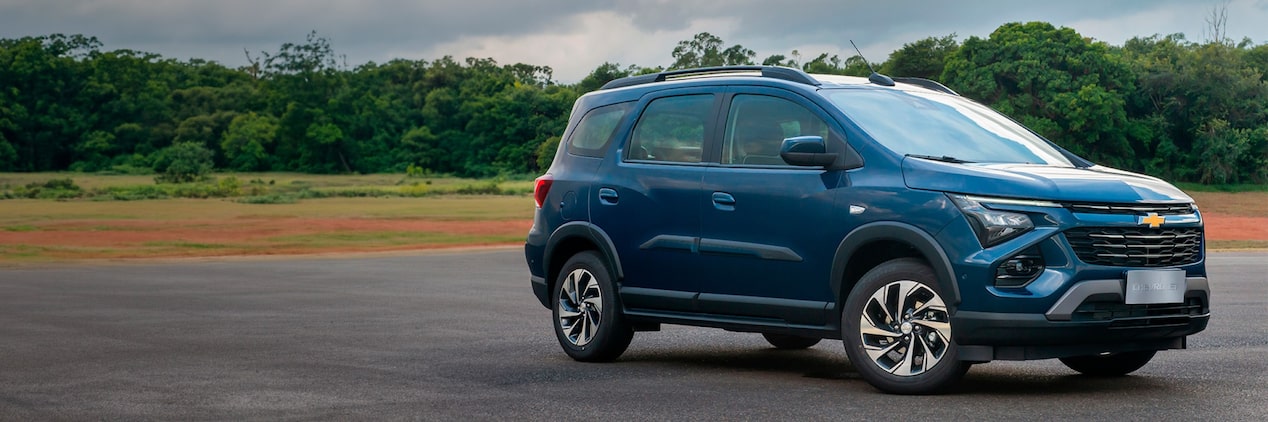 Chevrolet Spin 2026 em foto ambientada que ilustra a página da linha de acessórios originais Chevrolet - proteção - dedicada ao respectivo modelo.