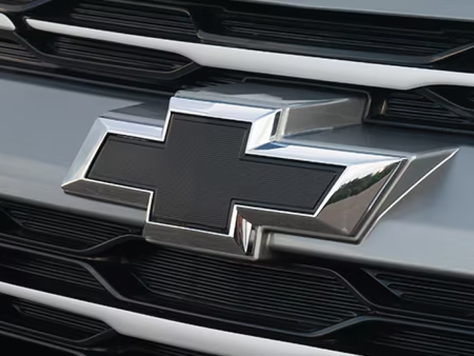 Emblema Chevrolet dianteiro no Spin 2025