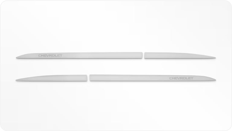 Imagem dos frisos de porta da linha de acessórios originais Chevrolet para o Tracker 2026