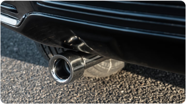Imagem da ponteira de escapamento em aço inox da linha de acessórios originais Chevrolet para o Tracker 2026