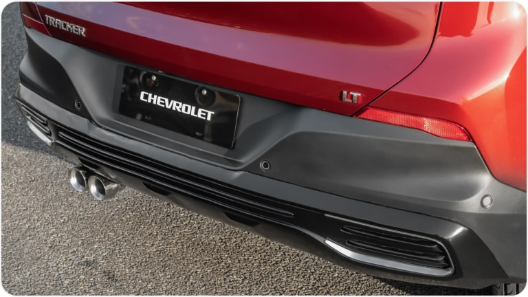 Imagem do extensor de para-choque traseiro da linha de acessórios originais Chevrolet para o Tracker 2026