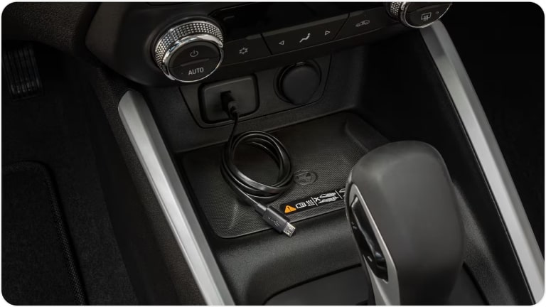 Imagem do cabo USB Android da linha de acessórios originais Chevrolet para o Tracker 2026
