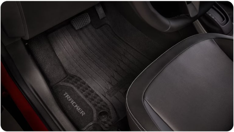 Imagem do tapete de PVC do Chevrolet Tracker 2026 da linha de acessórios originais Chevrolet