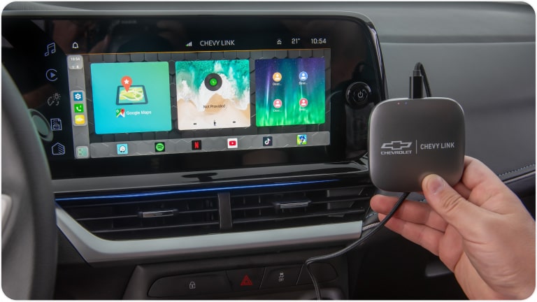 Imagem da central multimídia MyLink do Chevrolet Tracker 2026 conectado do Chevy Link e exibindo aplicativos de navegação e auxílio ao motorista