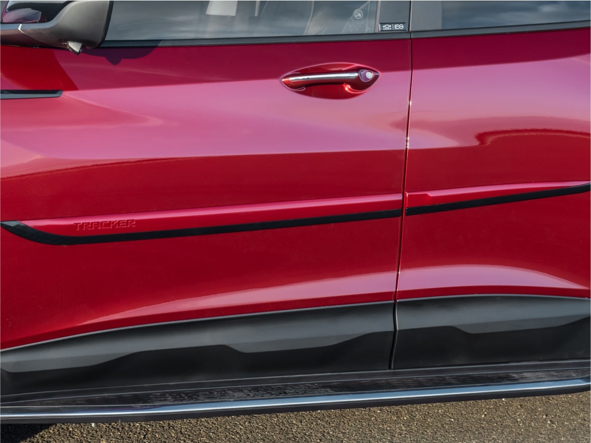 Imagem do friso de porta do Chevrolet Tracker 2026