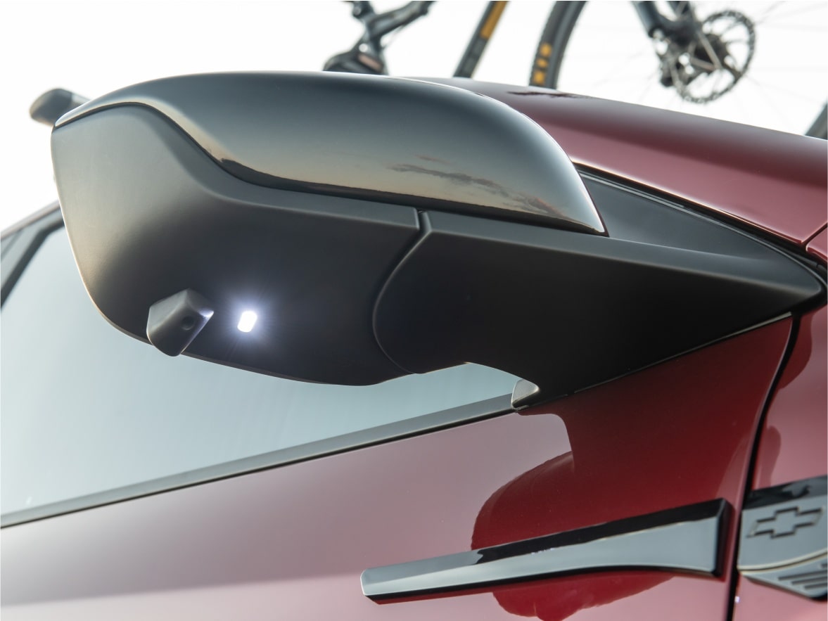 Imagem da luz de boas-vindas full LED no retrovisor lateral externo do Chevrolet Tracker 2026