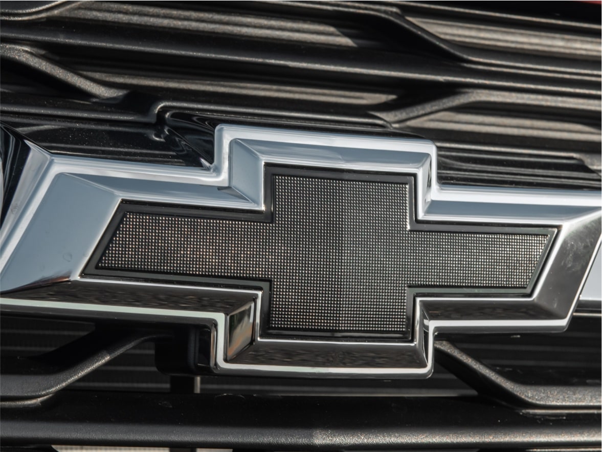 Imagem da grava dianteira preta no Chevrolet Tracker 2026
