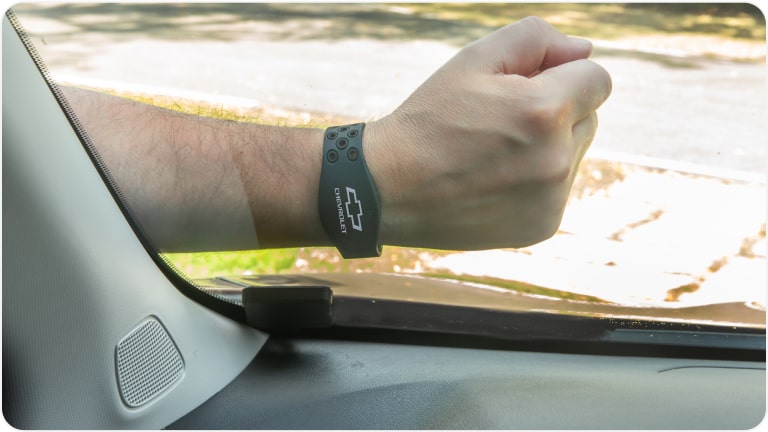 Imagem da pulseira do alarma volumétrico smartsand do Chevrolet Tracker 2026