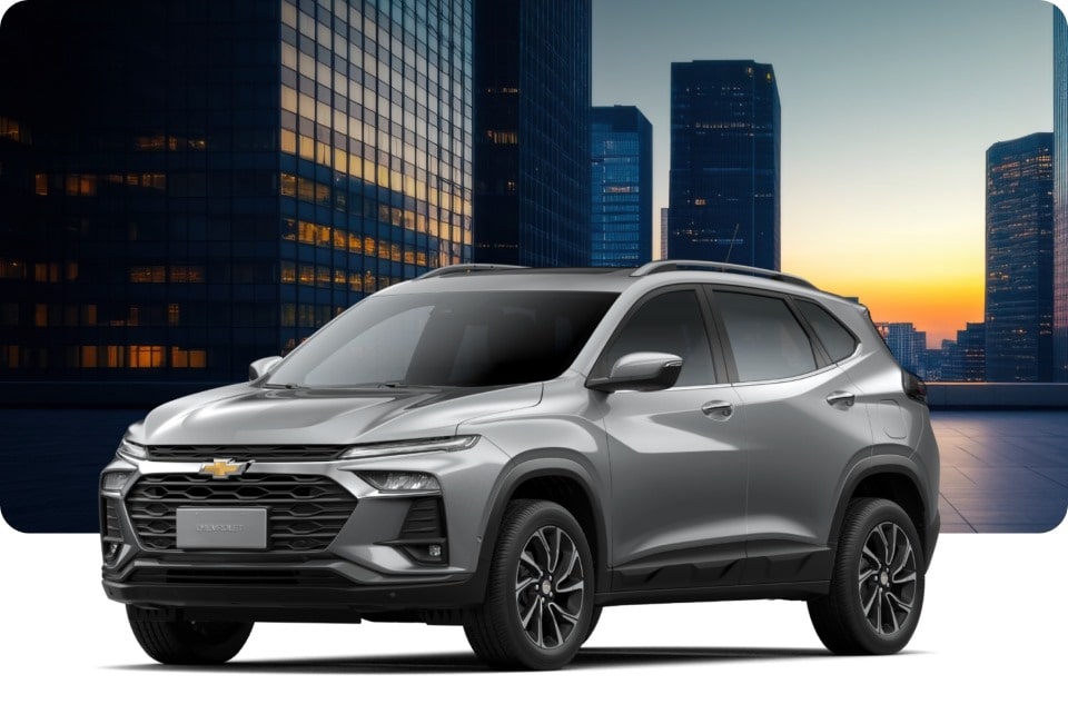 Chevrolet Tracker AT Turbo na cor Azul Boreal, com prédios ao fundo.