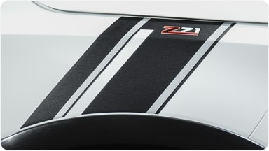 Adesivos laterais de para-lamas da linha de acessórios originais Chevrolet para o SUV Trailblazer.