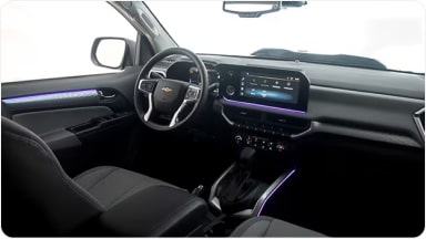 Iluminação interna em LED RGB da linha de acessórios originais Chevrolet para o SUV Trailblazer.