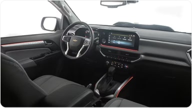 Iluminação interna em LED RGB da linha de acessórios originais Chevrolet para o SUV Trailblazer.