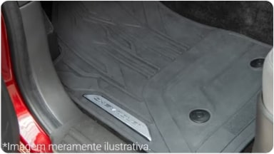 Tapete de carpete da linha de acessórios originais Chevrolet para o SUV Trailblazer.