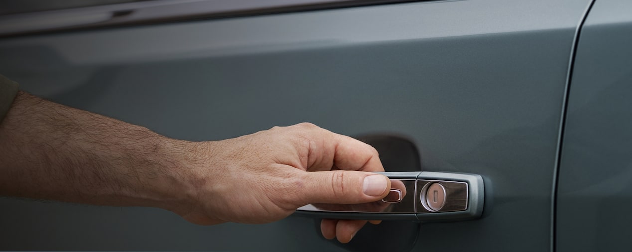 Maçaneta de um Trailblazer com texto sobre os acessórios de conforto e conveniência