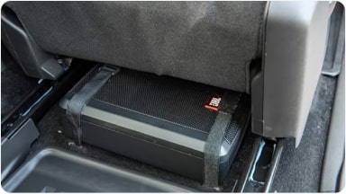 Subwoofer JBL da linha de acessórios originais Chevrolet para o SUV Trailblazer.