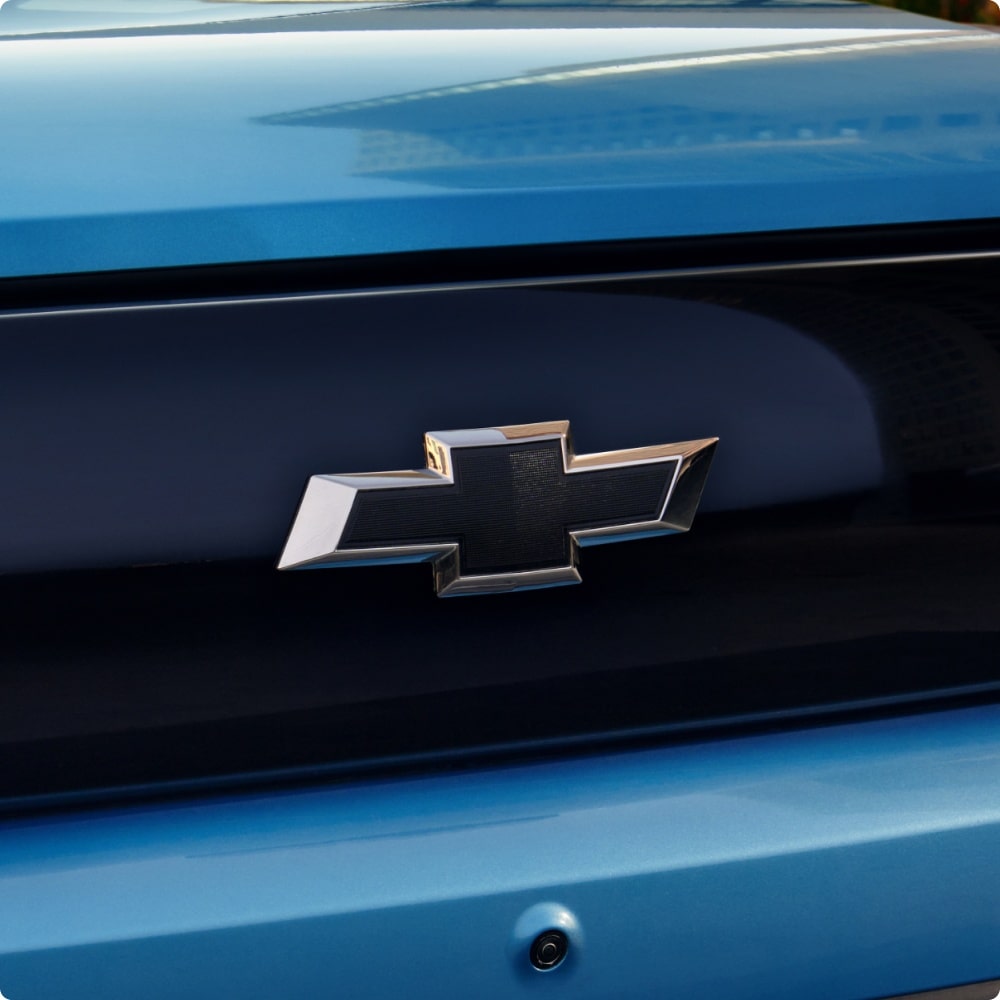 Emblema Chevrolet representando a garantia de até cinco anos.