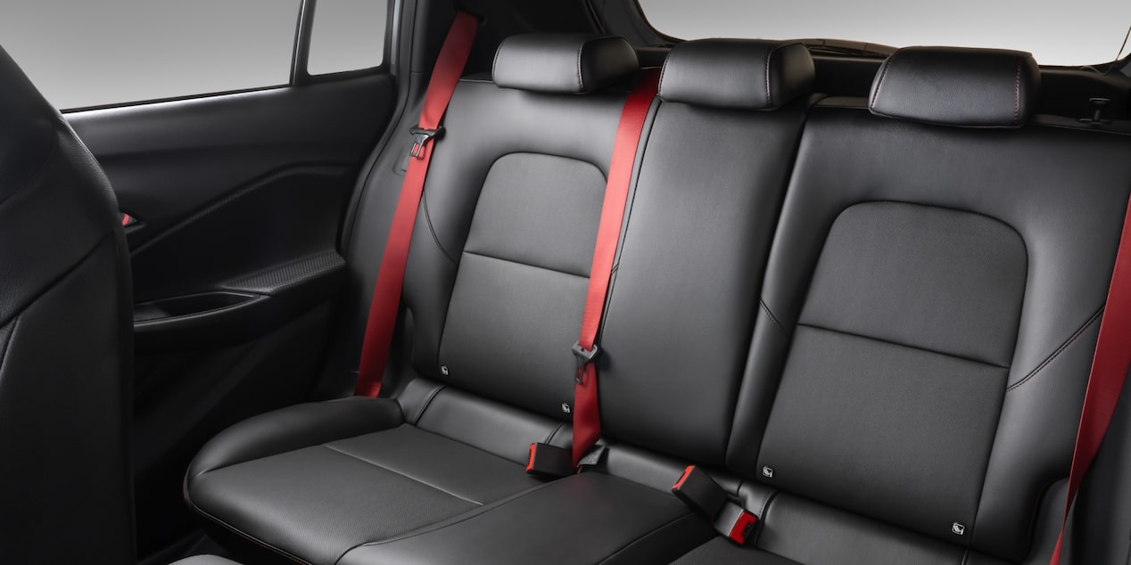 Banco traseiro do Chevrolet Sonic 2027 com acabamento em couro