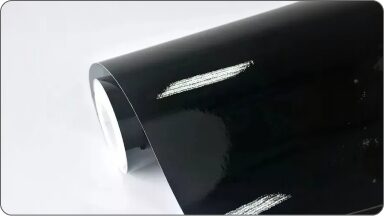 Rolo de película de envelopamento preto em alto brilho da linha de acessórios originais Chevrolet para o Captiva EV.