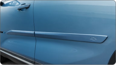 Friso de porta lateral Sandy White da linha de acessórios originais Chevrolet para o Captiva EV.