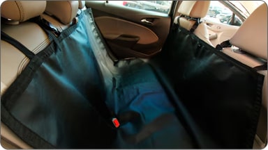 Capa de banco e porta-malas para pet da linha de acessórios originais Chevrolet para o Captiva EV.