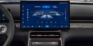 Interior do SUV Chevrolet Captiva EV, mostrando o painel digital.