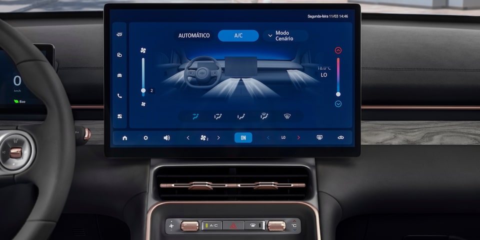 Interior do SUV Chevrolet Captiva EV, mostrando o painel digital.