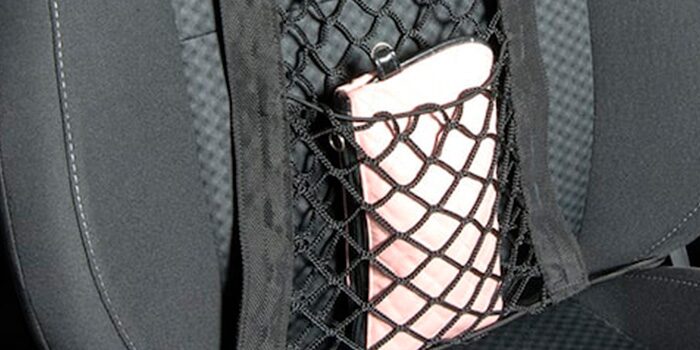 Rede de conveniência para banco com fixação no encosto de cabeça do Equinox EV