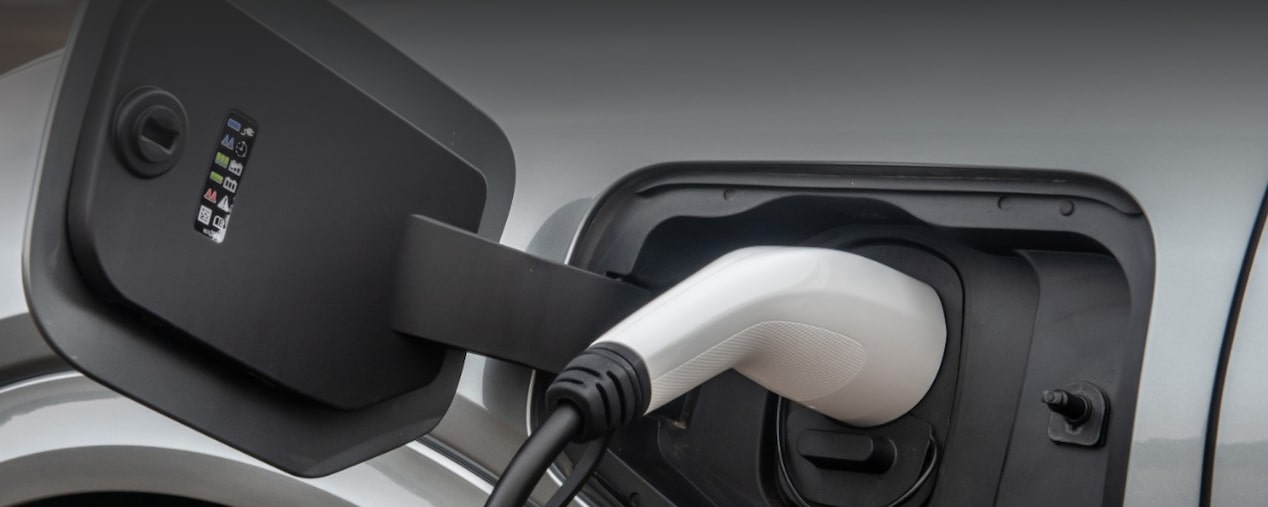 Um Equinox EV carregando