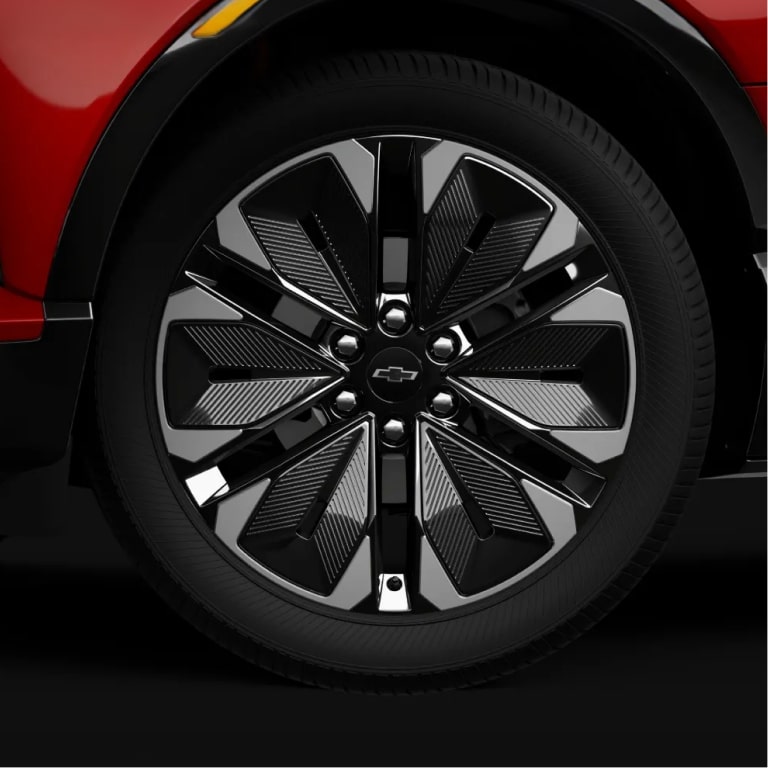 Roda de liga leve de um carro elétrico Chevrolet.