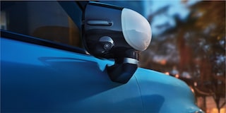 Close no retrovisor lateral com câmera embutida do Spark EUV.
