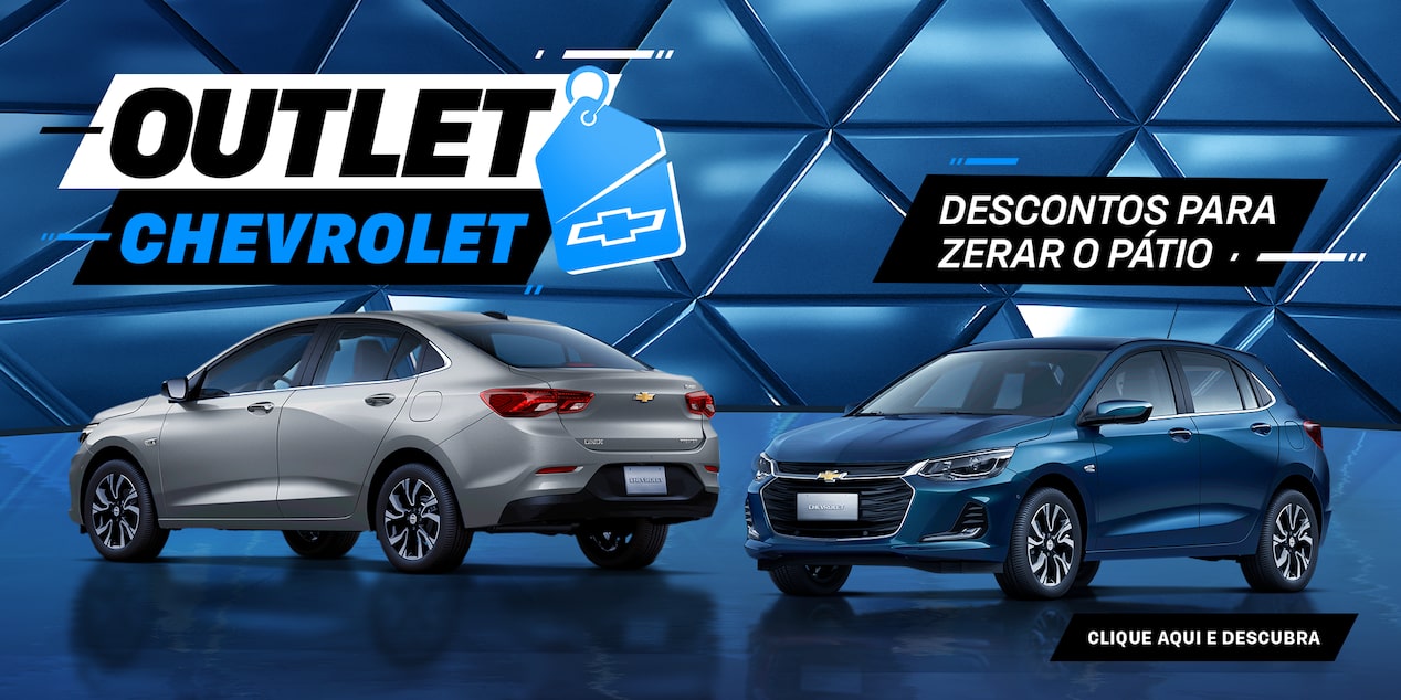Banner promocional da Chevrolet com dois carros em vista de frente e lateral sobre fundo azul geométrico. Texto em destaque: “Outlet Chevrolet – Descontos para zerar o pátio”.